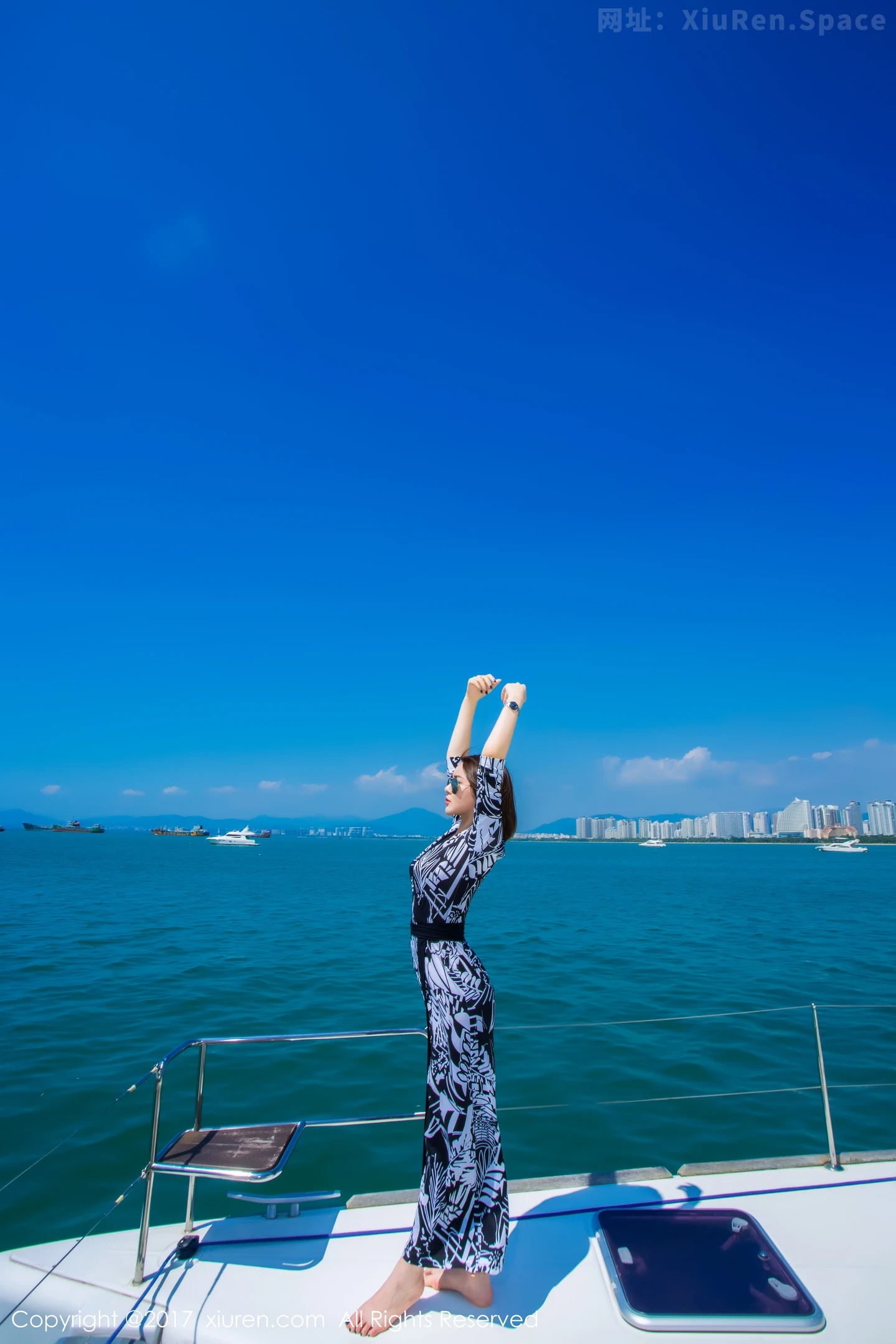 图片[3]-[XiuRen秀人网]VOL.858 嫩模廿十海南三亚旅拍蓝天白云海边性感比基尼写真45P-秀人网官方网站
